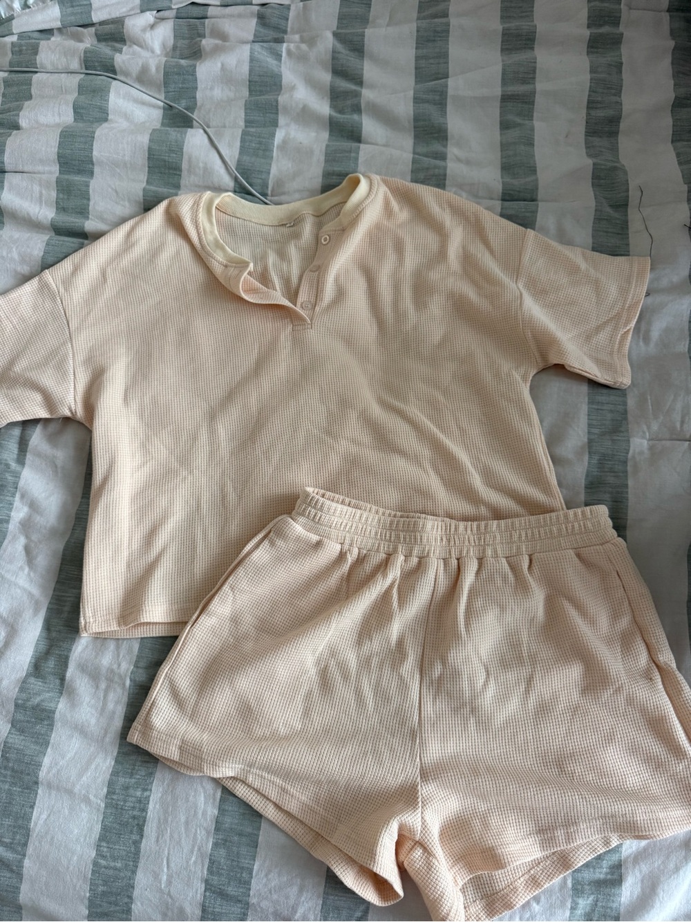 Waffle-Knit Women’s Short Pajama Set in Soft Peach